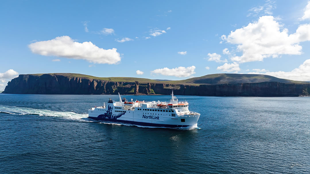 MV Hamnavoe sailing past Hoy