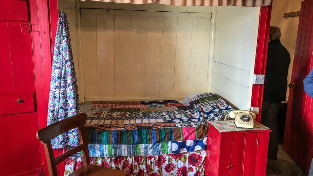 Mary Ann's Cottage Box Bed