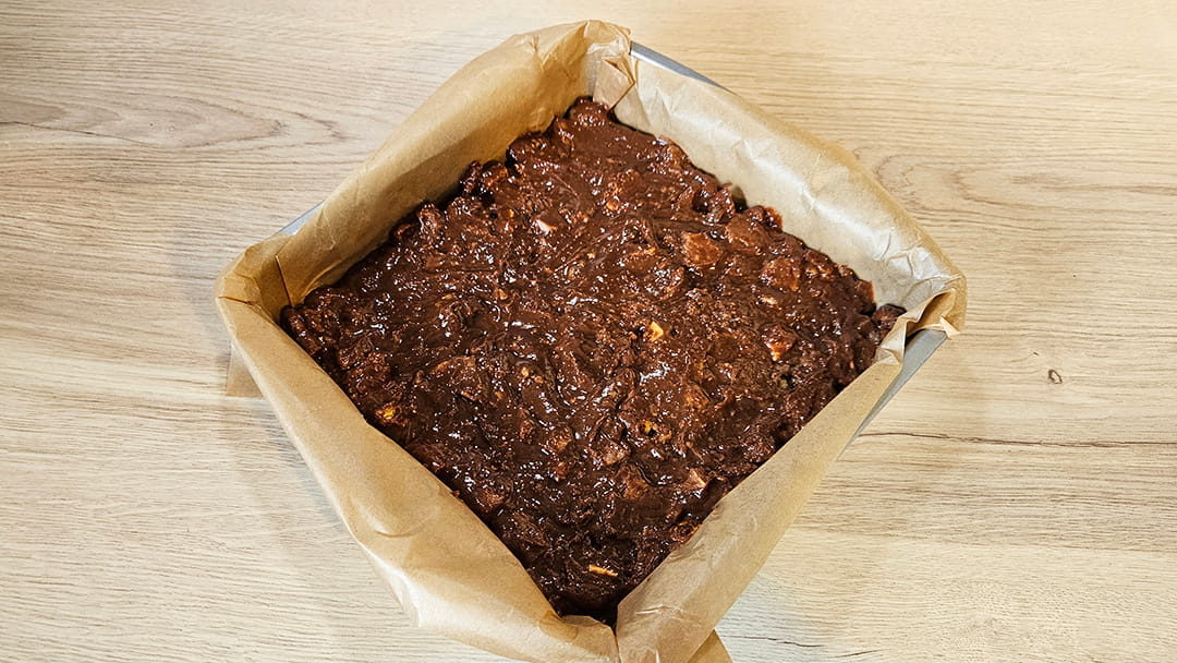 Press the mixture into a lined baking tin and leave to chill