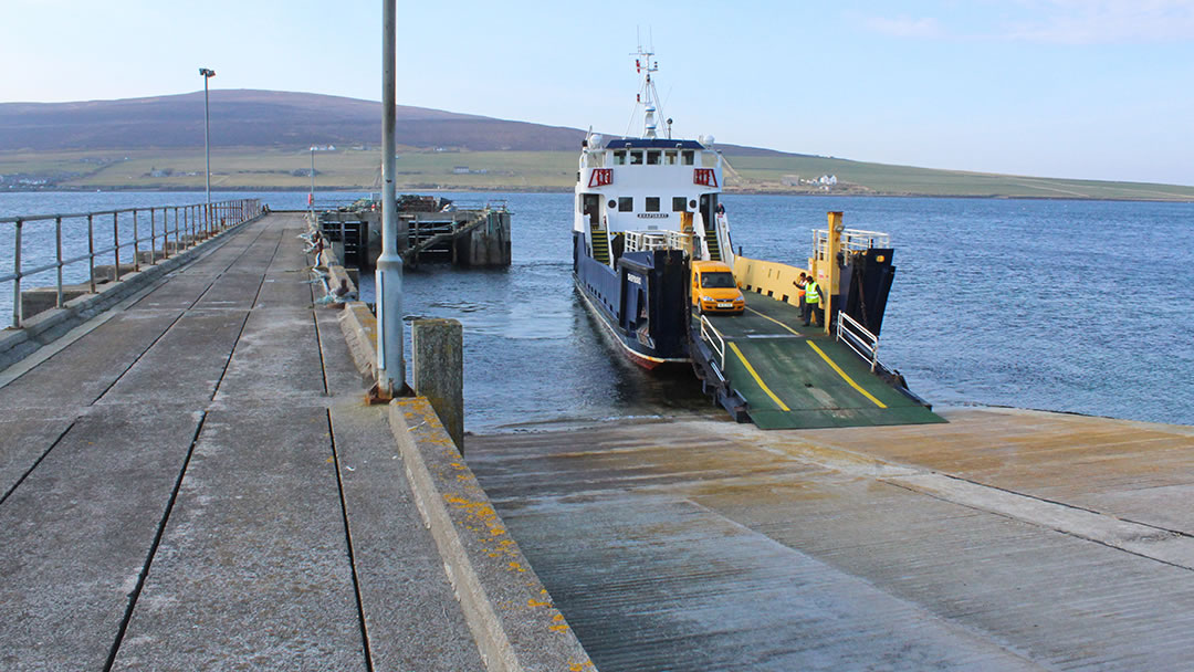 The ferry arriving at the Wyre pier
