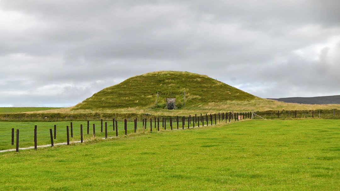 The pathway leading to Maeshowe