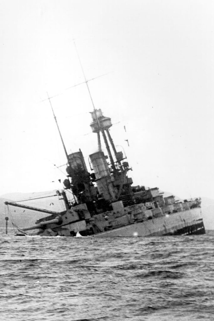 The scuttling of the Baern, a ship of the German Fleet in Scapa Flow