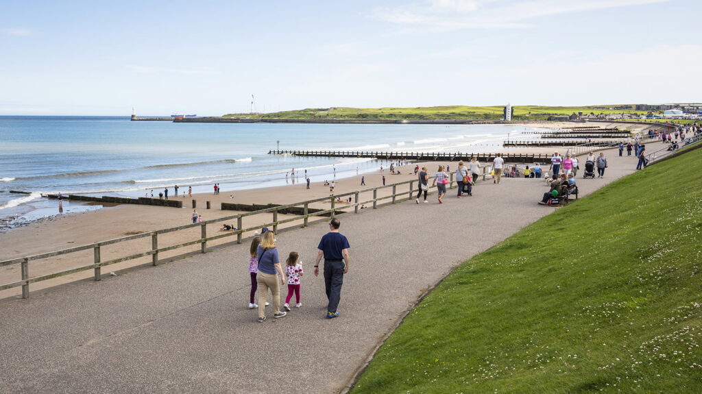 Walking south along the beach esplanade in Aberdeen